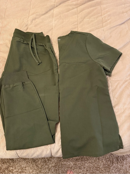 Mandala Pants - Mandala Olive jogger and one pocket top. Small